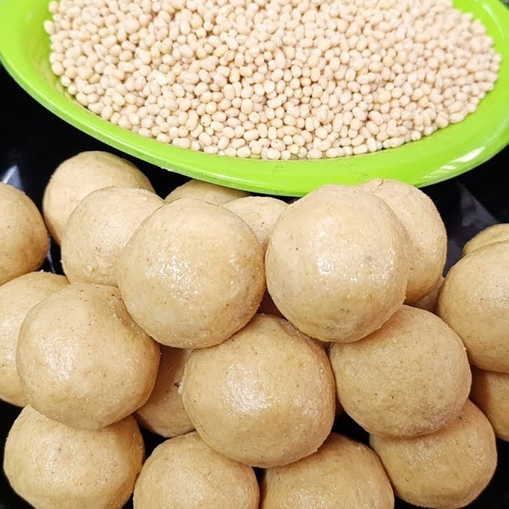 Minapa Sunnundalu(Urad Dal Ladoos)